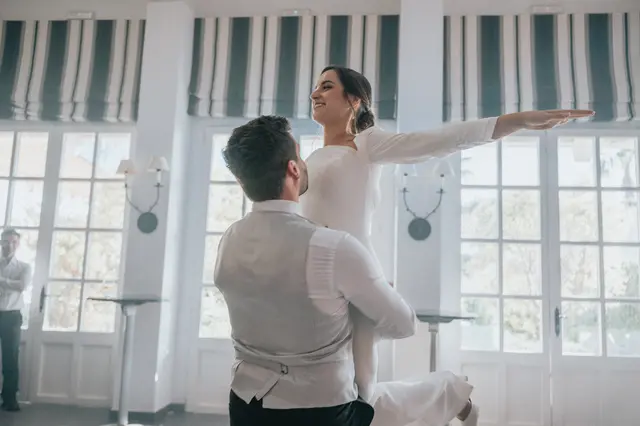 Boda de Marta y Javi en Campo Aníbal y Barracas, fotografía y vídeo de boda en Valencia baile nupcial