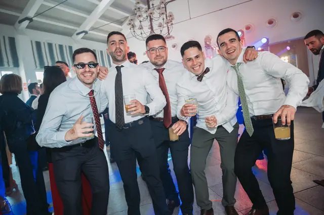 Boda de Marta y Javi en Campo Aníbal y Barracas, fotografía y vídeo de boda en Valencia fiesta