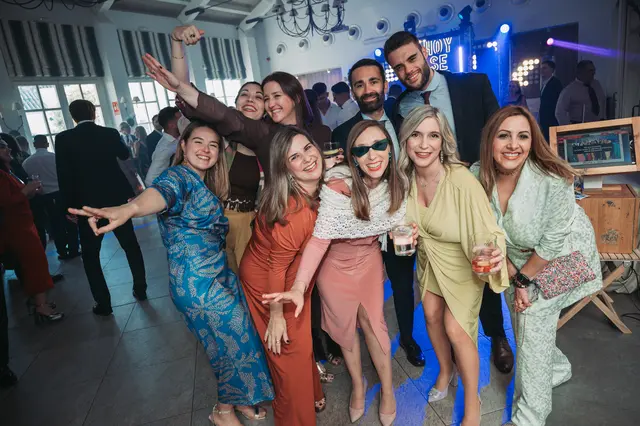 Boda de Marta y Javi en Campo Aníbal y Barracas, fotografía y vídeo de boda en Valencia fiesta