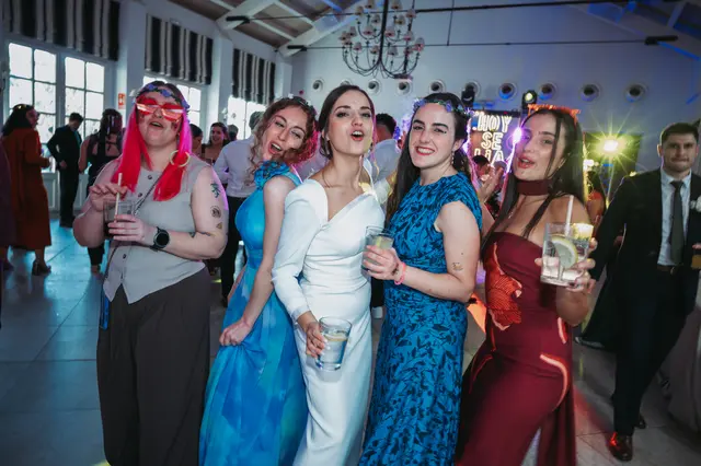 Boda de Marta y Javi en Campo Aníbal y Barracas, fotografía y vídeo de boda en Valencia fiesta