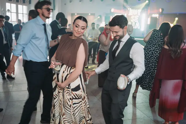 Boda de Marta y Javi en Campo Aníbal y Barracas, fotografía y vídeo de boda en Valencia fiesta