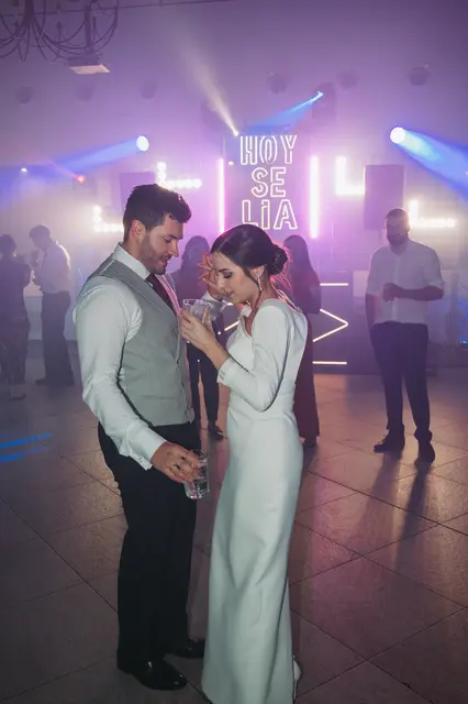 Boda de Marta y Javi en Campo Aníbal y Barracas, fotografía y vídeo de boda en Valencia fiesta