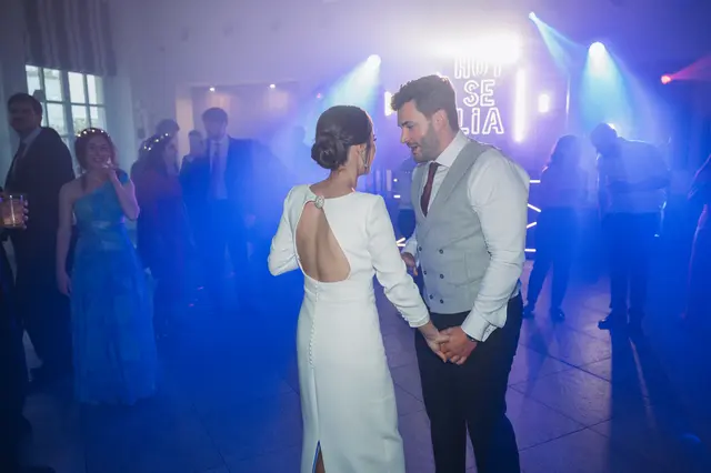 Boda de Marta y Javi en Campo Aníbal y Barracas, fotografía y vídeo de boda en Valencia fiesta portada
