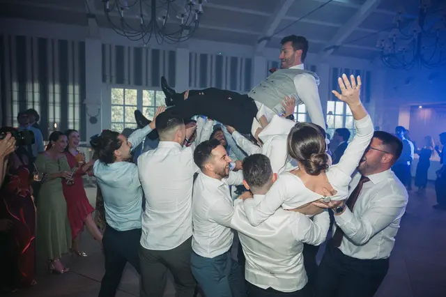 Boda de Marta y Javi en Campo Aníbal y Barracas, fotografía y vídeo de boda en Valencia fiesta