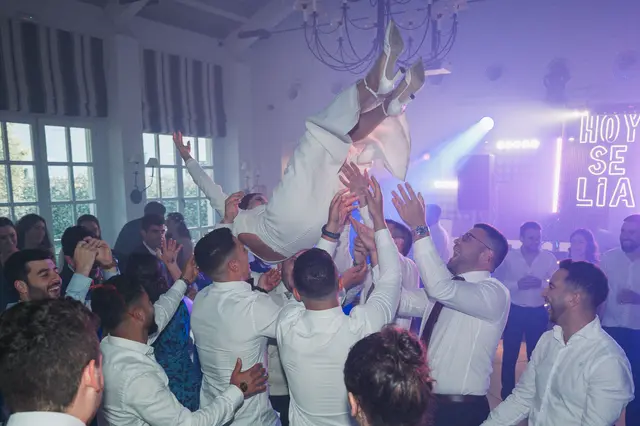 Boda de Marta y Javi en Campo Aníbal y Barracas, fotografía y vídeo de boda en Valencia fiesta portada