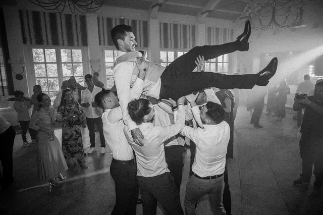 Boda de Marta y Javi en Campo Aníbal y Barracas, fotografía y vídeo de boda en Valencia fiesta portada