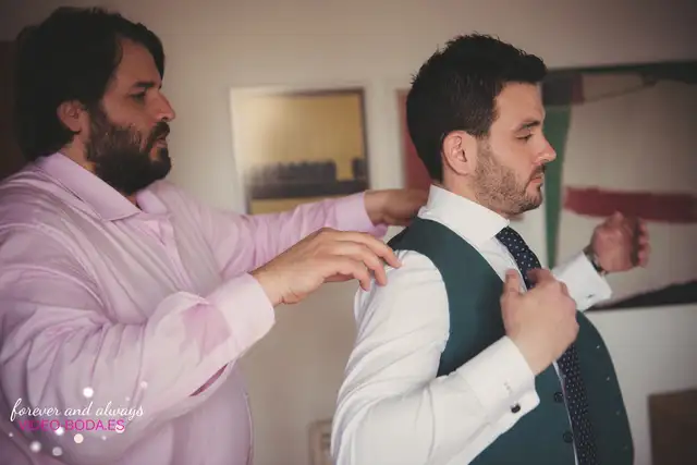 Familia de Lucas durante los preparativos de la boda