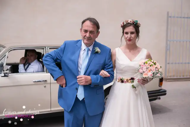 Cristina y David durante su boda en Molino Real