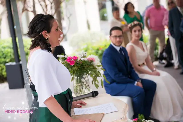 Cristina y David durante su boda en Molino Real