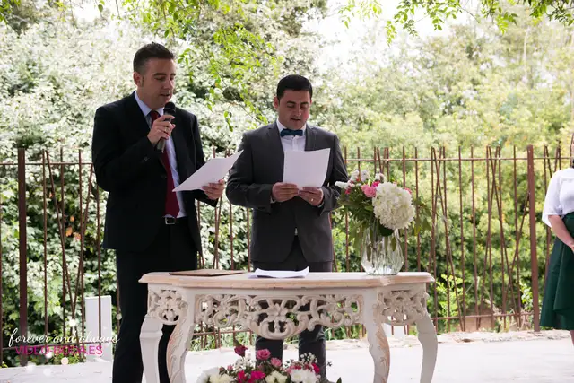 Cristina y David durante su boda en Molino Real