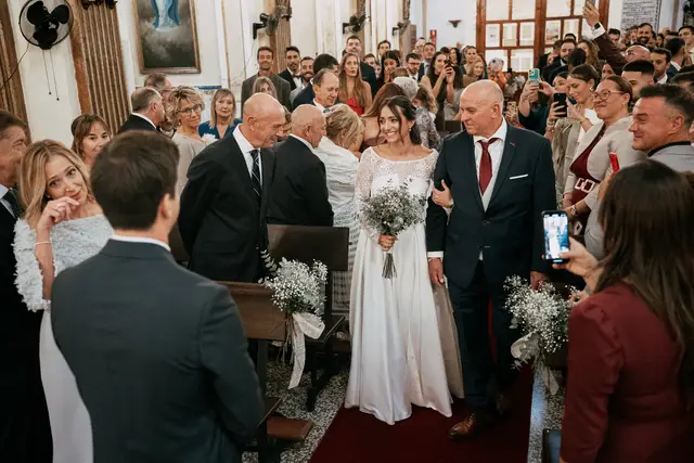 boda Crsitina  Enrique Monteolivete masia de las estrellas Salida / Entrada emotivas portada