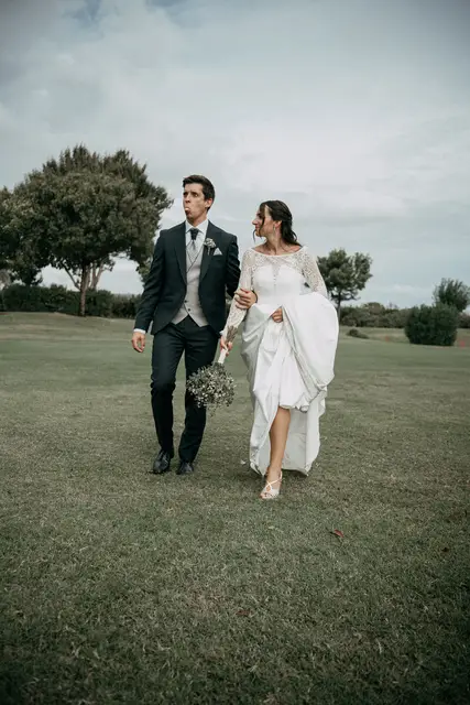 boda Crsitina  Enrique Monteolivete masia de las estrellas divertidas portada sesion pareja