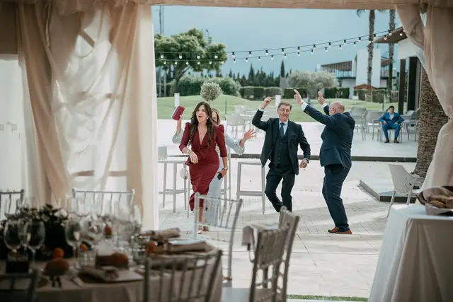 boda Crsitina  Enrique Monteolivete masia de las estrellas Entrada salón portada