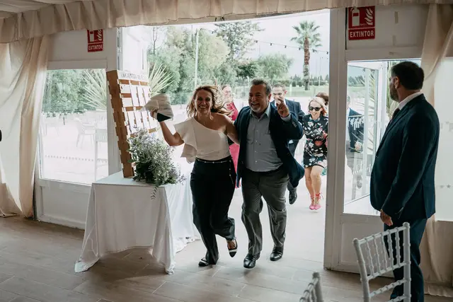 boda Crsitina  Enrique Monteolivete masia de las estrellas Entrada salón