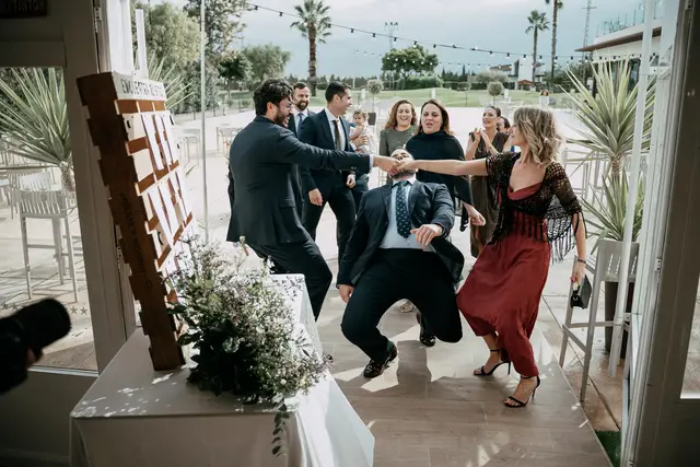 boda Crsitina  Enrique Monteolivete masia de las estrellas Entrada salón portada