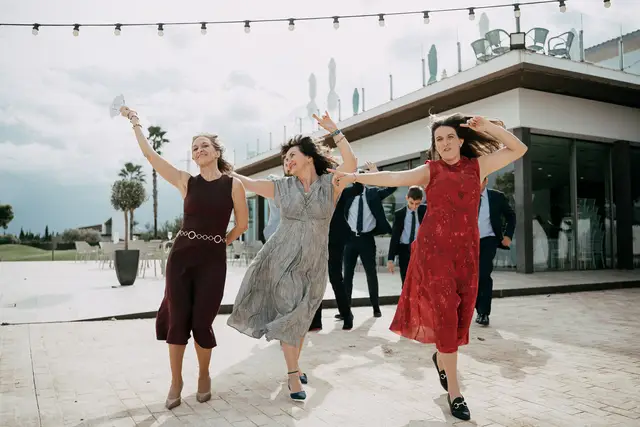 boda Crsitina  Enrique Monteolivete masia de las estrellas Entrada salón portada