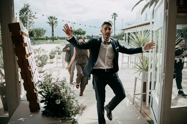 boda Crsitina  Enrique Monteolivete masia de las estrellas Entrada salón portada