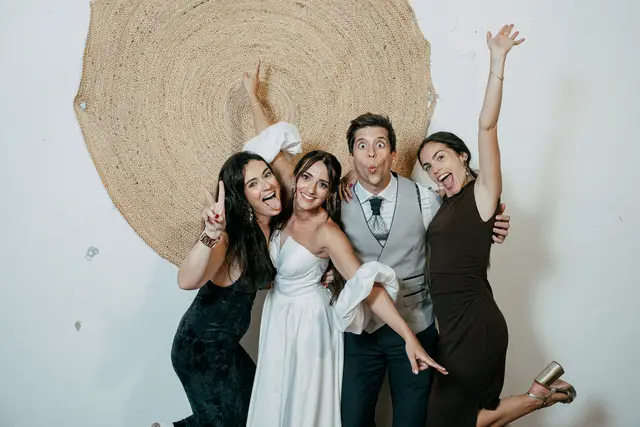 boda Crsitina  Enrique Monteolivete masia de las estrellas photocall portada