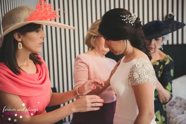 Vestido y detalles de Cristina antes de la ceremonia