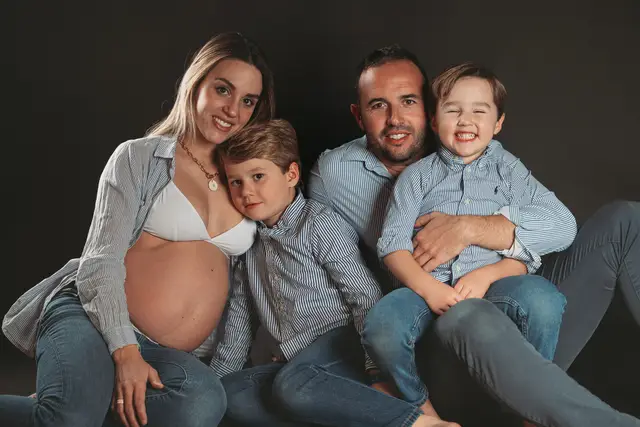 sesion embarazo Nueria Raul divertidas reportaje familia