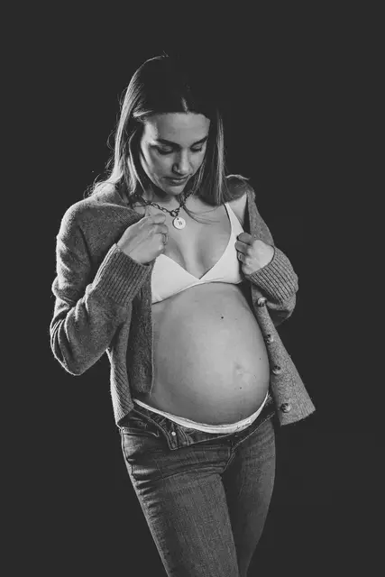 sesion embarazo Nueria Raul BW fotografias nuria portada