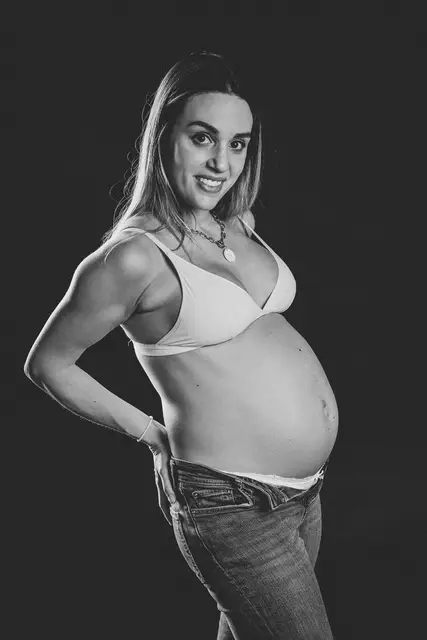 sesion embarazo Nueria Raul BW fotografias nuria