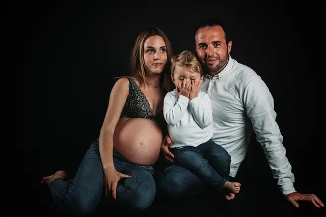 sesion embarazo Nueria Raul divertidas reportaje familia