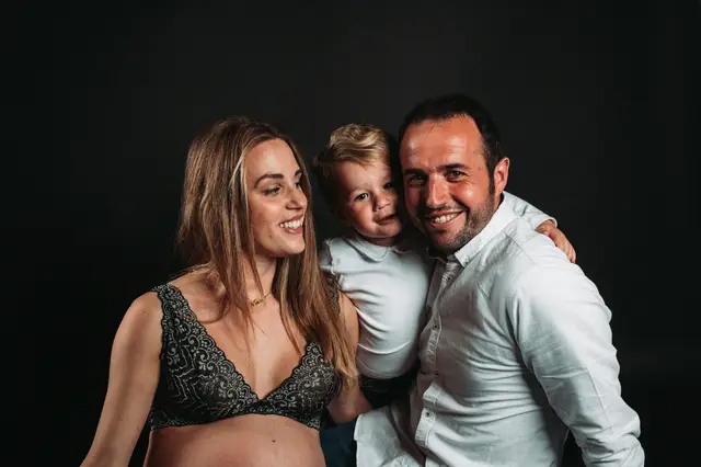 sesion embarazo Nueria Raul divertidas reportaje familia