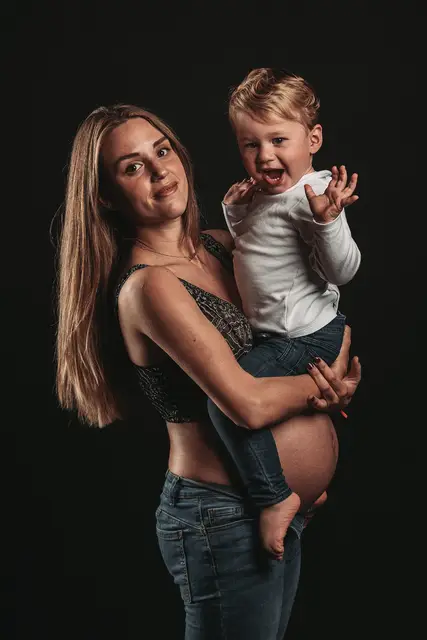 sesion embarazo Nueria Raul divertidas fotos embarazo gonzalo portada