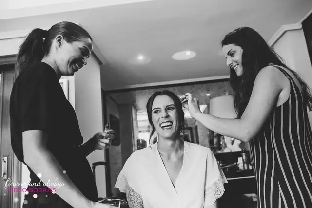 Preparativos de Encarna antes de su boda