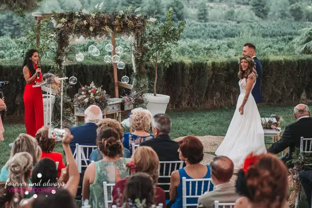 Ceremonia civil de Cris y Carlos en Masía El Ferrajón