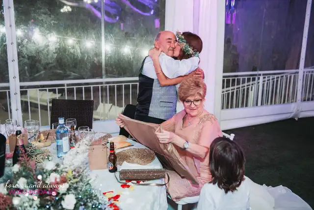Cóctel, cena y regalos de la boda de Cris y Carlos