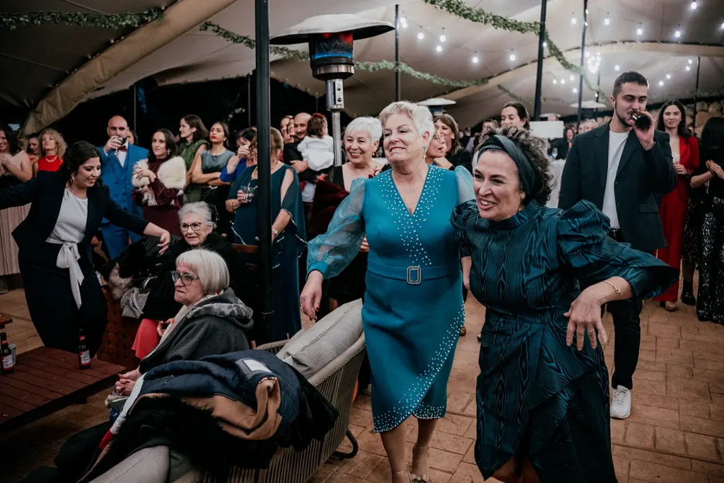 reportaje boda Itziar Carlos Ca pareja coctel portada