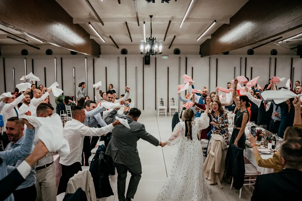 reportaje boda Itziar Carlos Ca pareja banquete portada