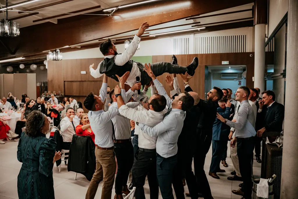 reportaje boda Itziar Carlos Ca pareja banquete portada