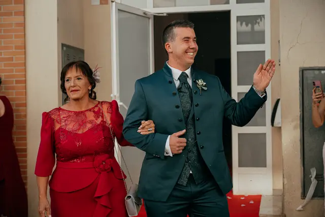 Boda de Laura y Dani en Algemesí, Valencia Salida / Entrada