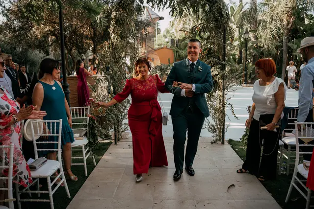 Boda de Laura y Dani en Algemesí, Valencia Salida / Entrada