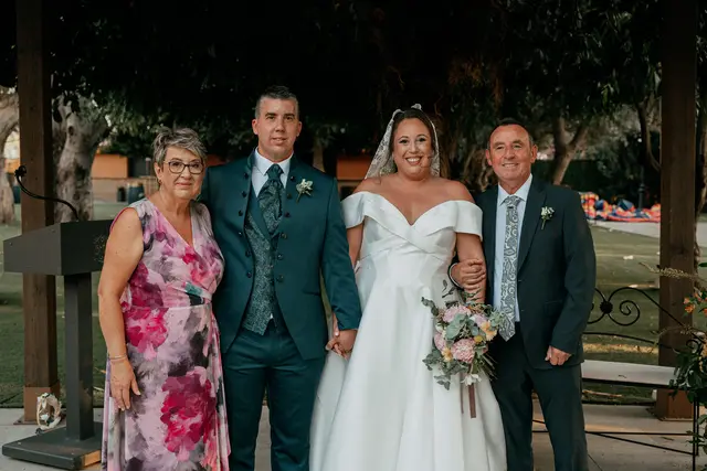 Boda de Laura y Dani en Algemesí, Valencia grupales