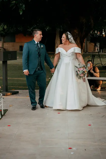 Boda de Laura y Dani en Algemesí, Valencia Salida / Entrada