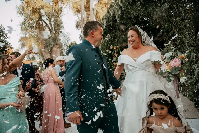 Boda de Laura y Dani en Algemesí, Valencia Salida / Entrada