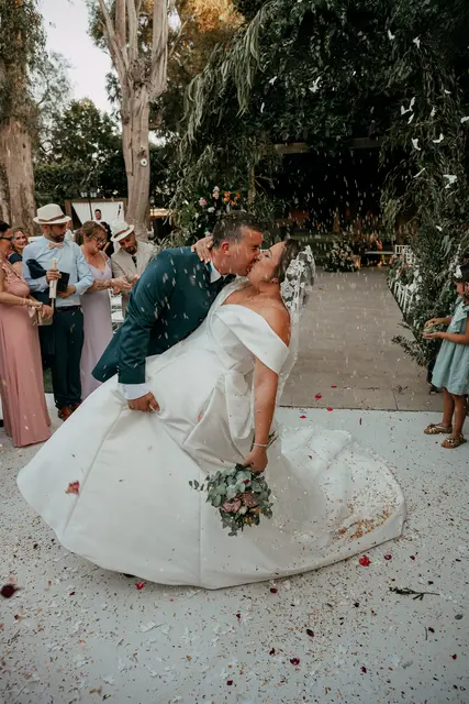 Boda de Laura y Dani en Algemesí, Valencia Salida / Entrada portada