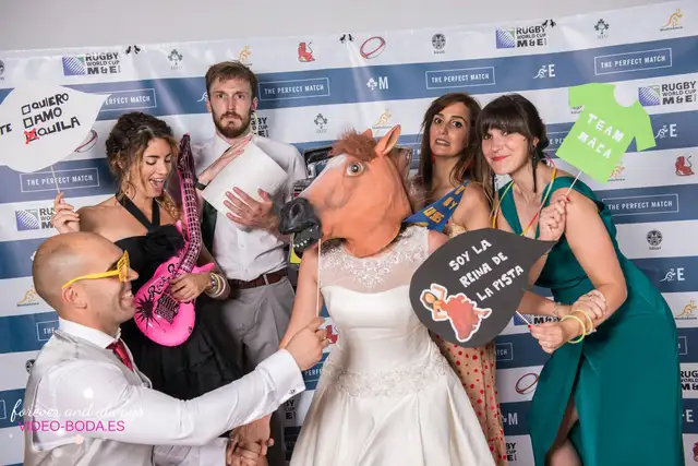 Fiesta y photocall de Maca y Edu