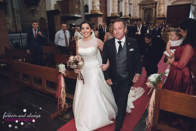 Maca y Edu durante su reportaje de boda