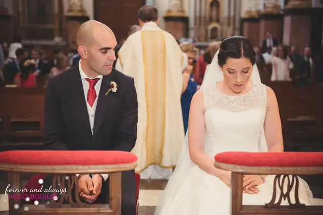 Maca y Edu durante su reportaje de boda