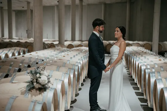 Reportaje boda Bodega Finca Calderon Requena sesion pareja