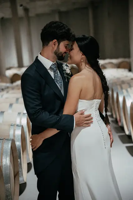 Reportaje boda Bodega Finca Calderon Requena sesion pareja