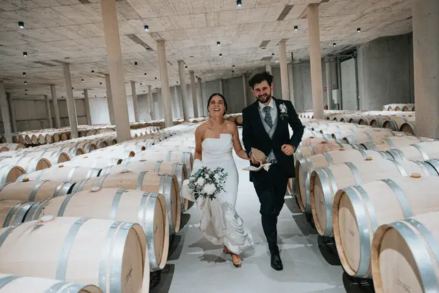 Reportaje boda Bodega Finca Calderon Requena sesion pareja