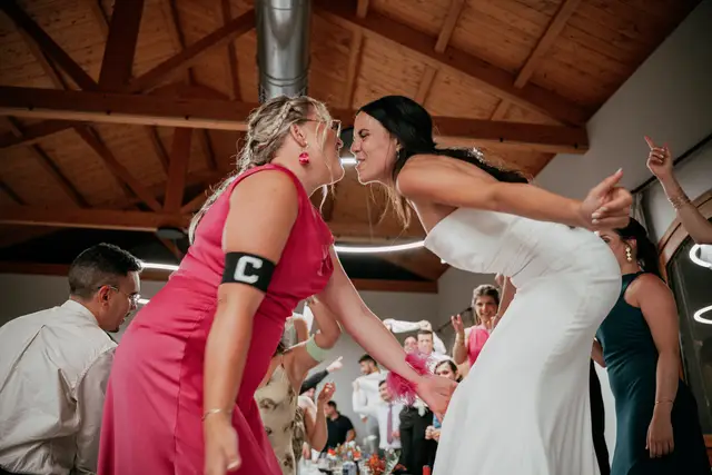 Reportaje boda Bodega Finca Calderon Requena banquete portada