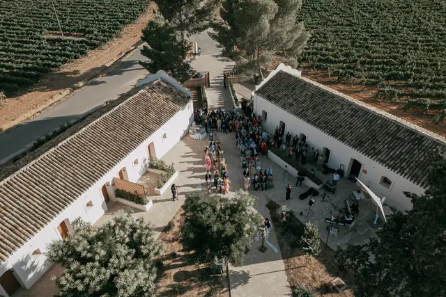 Reportaje boda Bodega Finca Calderon Requena ceremonia detalles portada
