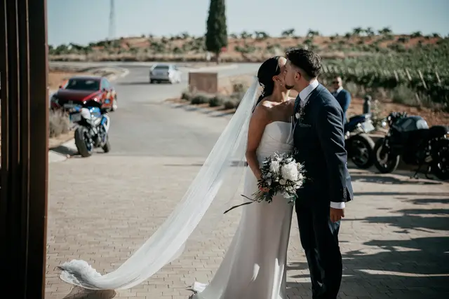 Reportaje boda Bodega Finca Calderon Requena Salida / Entrada